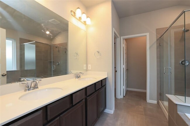 Building Photo - 2127 Cherryvale Dr