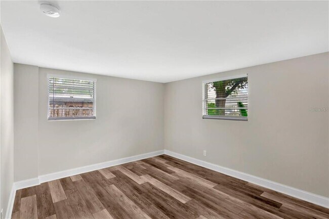 Building Photo - 4105 W Mango Ave