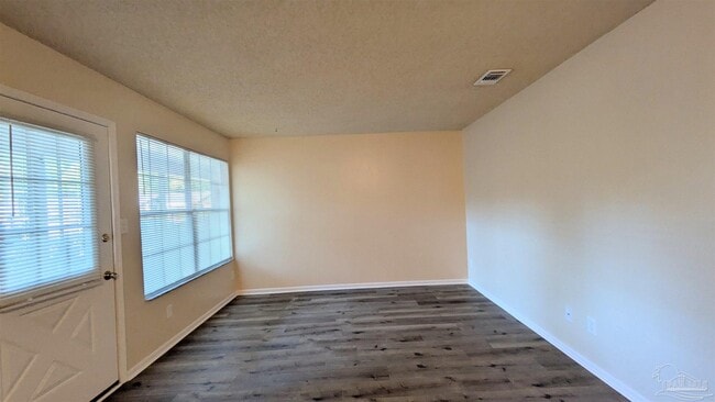 Building Photo - 6288 Hamilton Bridge Rd