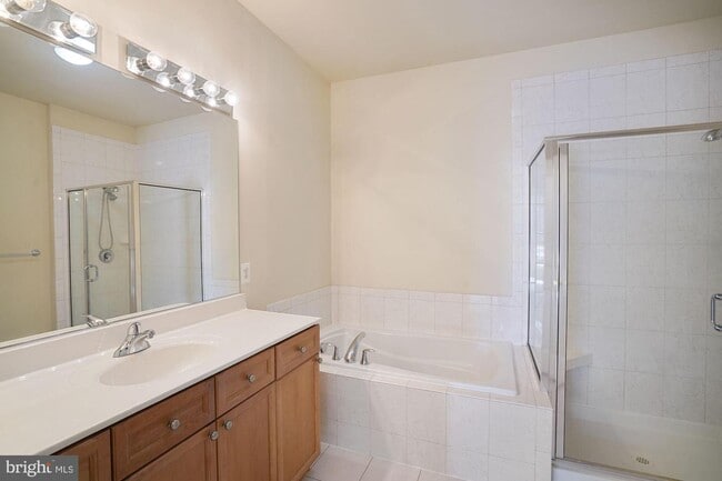 Building Photo - 525 Belmont Bay Dr