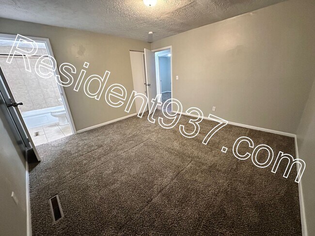 Building Photo - 3 Bed 2 bath Home