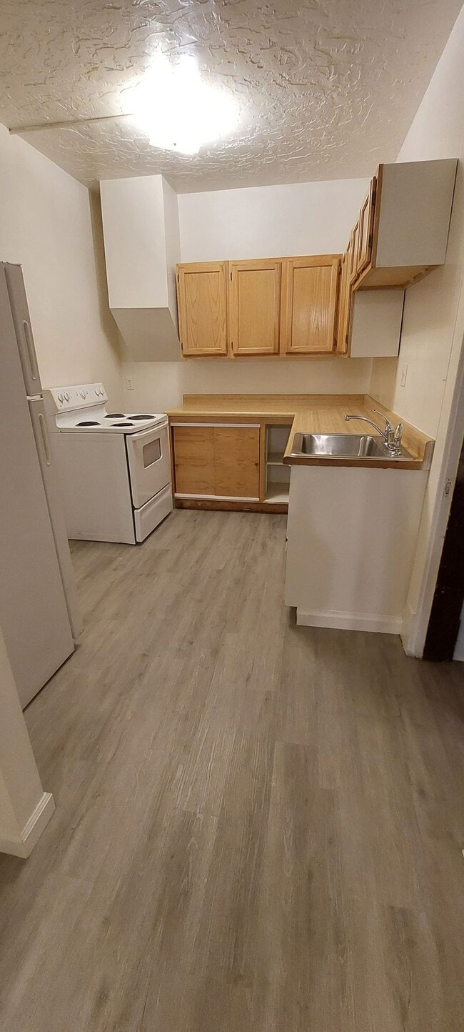 Building Photo - (1614 8th Ave)