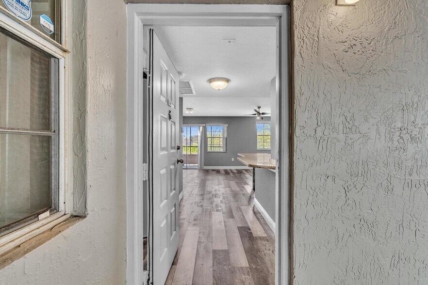 Building Photo - 2850 N Oakland Forest Dr