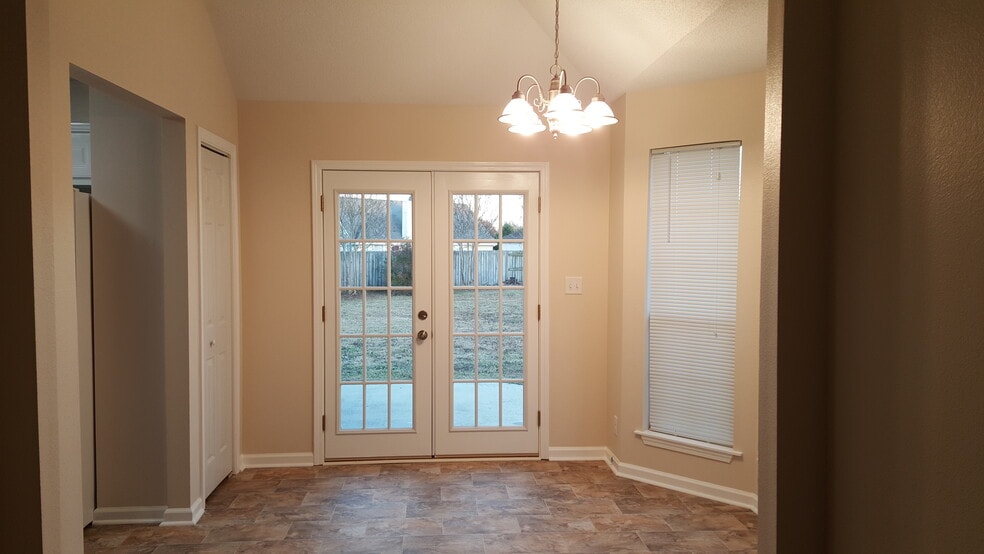 Dining Room - 107 Enlish Dr