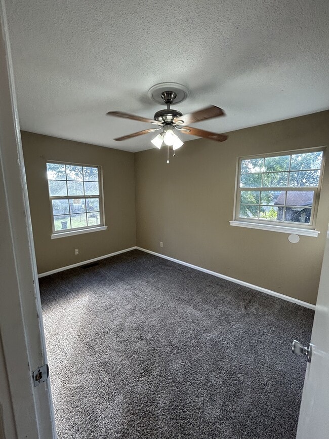 Building Photo - 2117 Ridge Rd