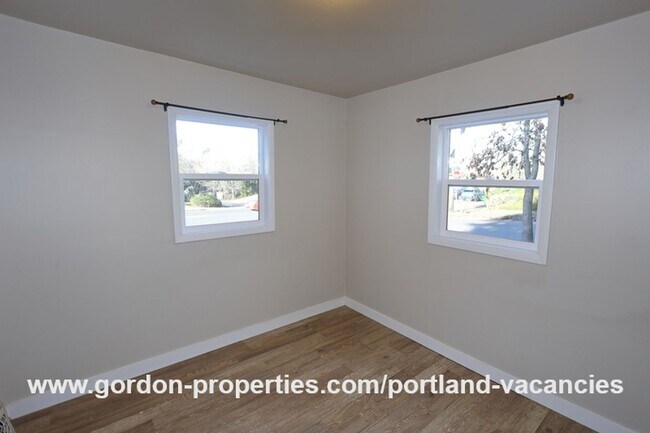 Building Photo - MOVE IN SPECIAL: SE Cesar E Chavez Blvd - ...