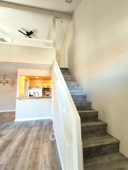 Building Photo - 13096 Le Parc