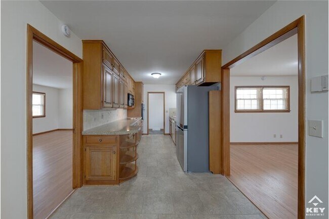 Building Photo - 6402 E 11th St N