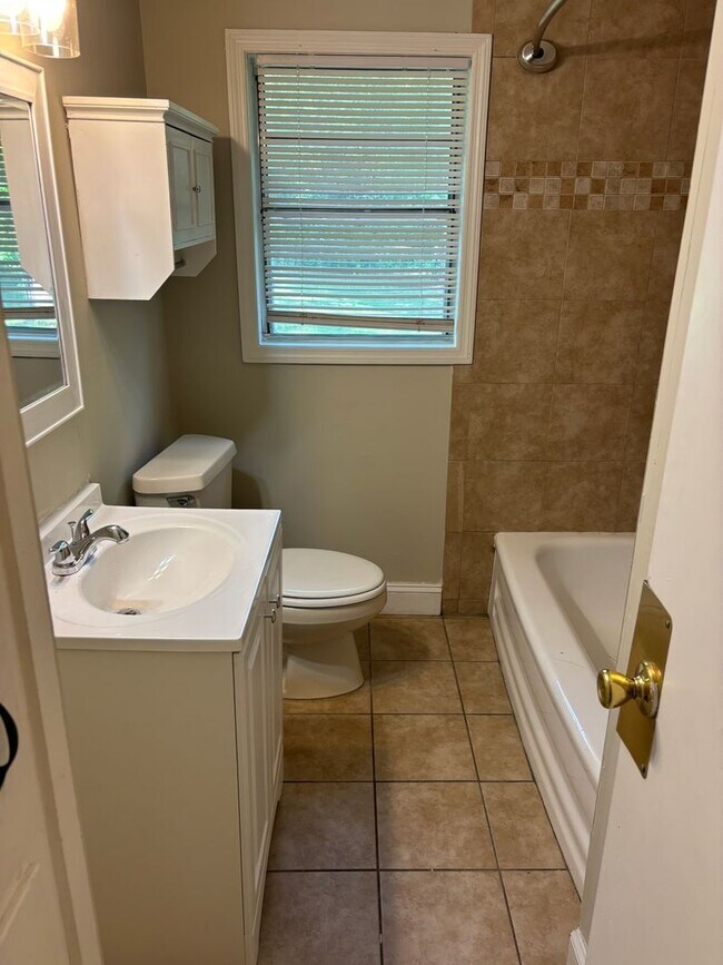 Building Photo - 1507 Celia Dr