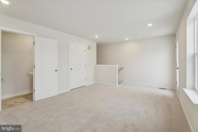 Building Photo - 19 E Front St