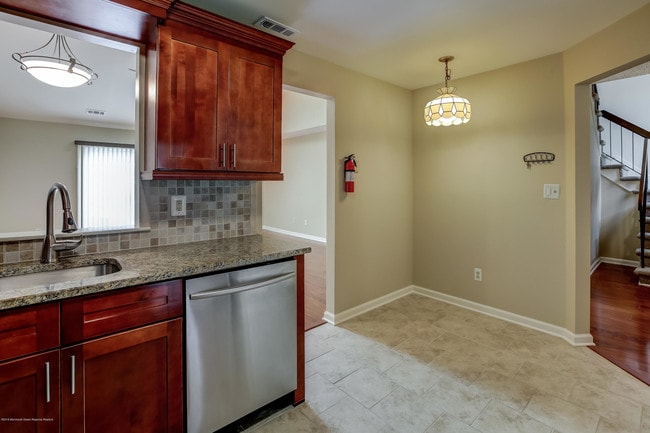 Building Photo - 92 Tulip Ln