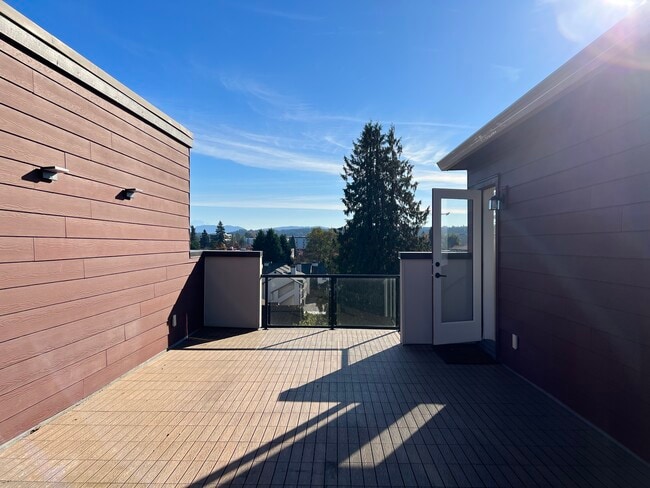 Building Photo - 16604 NE 85th St