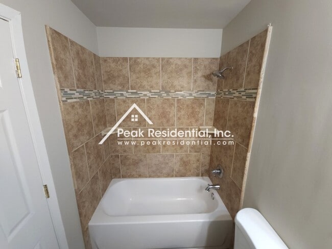 Building Photo - Updated 2bd/1ba Foothill Farms Condo with Carport