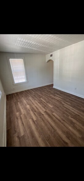 Building Photo - 161 Everett St