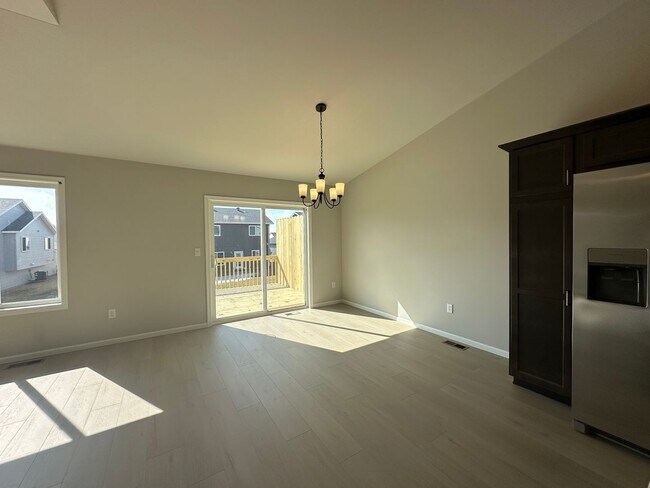 Building Photo - 4-Bedroom, 2-Bathroom Twin Home in South Fargo!