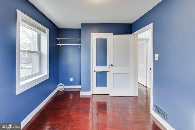 Building Photo - 903 S Irving St