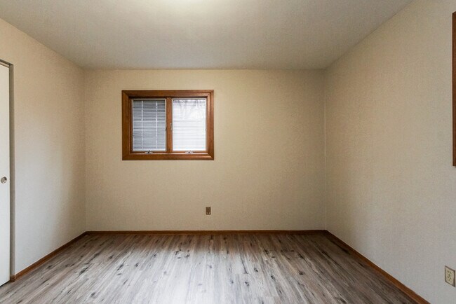 Building Photo - Wonderful 3 Bedroom Ranch