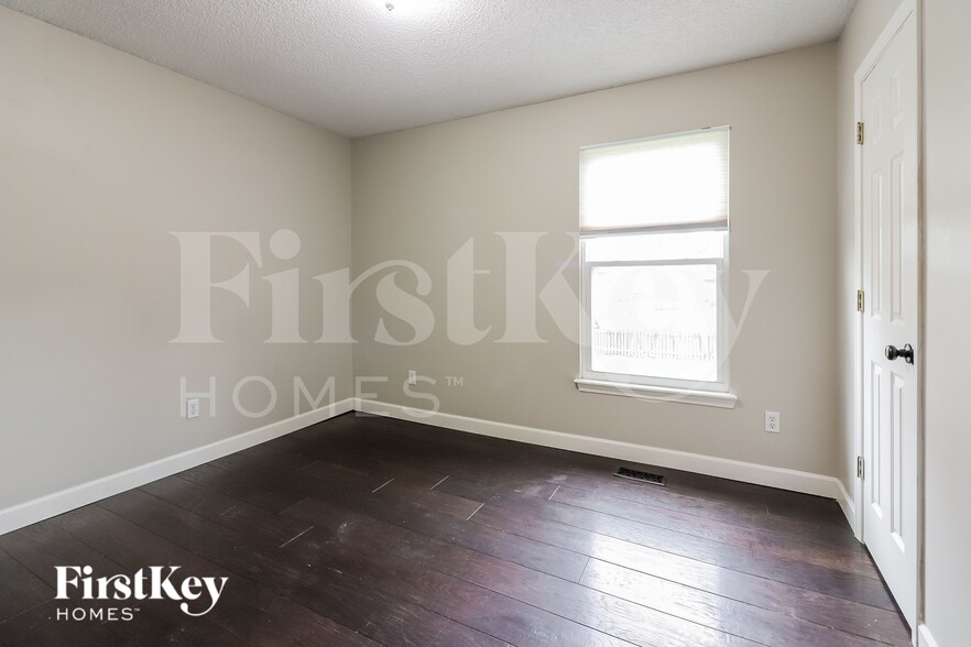 Building Photo - 412 N Crest Dr
