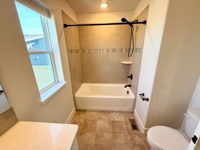 Building Photo - 2837 Urban Pl