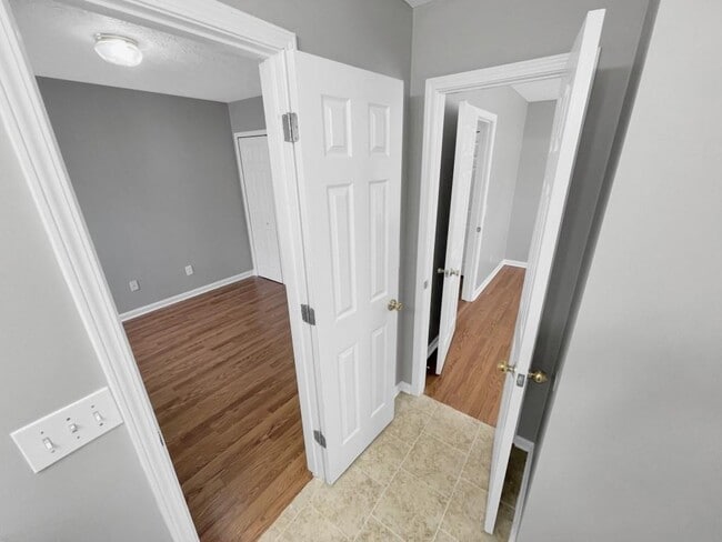 Building Photo - 1926 Leacroft Ct