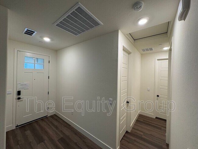 Building Photo - 2231 N Julieann St