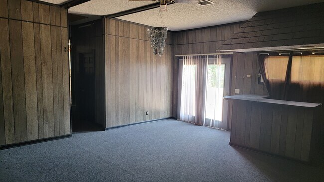 Building Photo - 1216 Rugby Dr