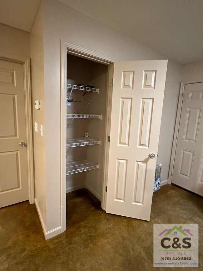 Building Photo - 601 N 6-1/2 St