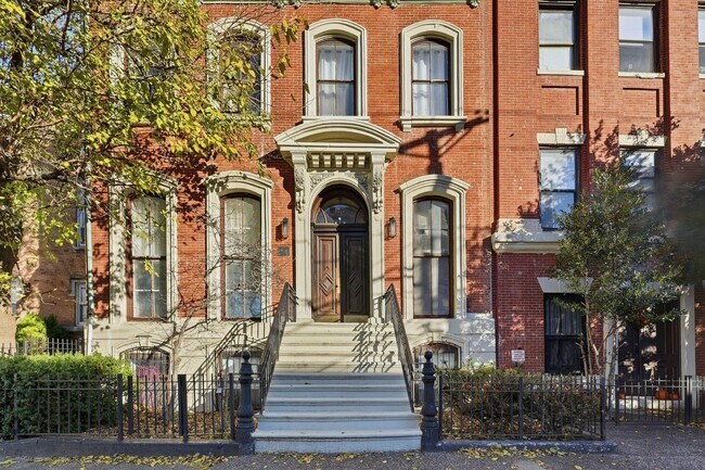 Building Photo - 174 Grand St