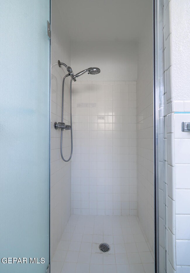 Building Photo - 9632 Gairloch Dr