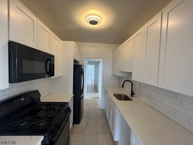 Building Photo - 285 Aycrigg Ave