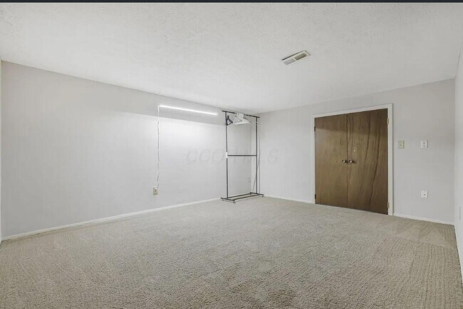 Building Photo - 2818 Avati Dr