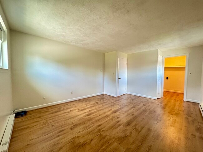 Building Photo - 96 Fountain Ln