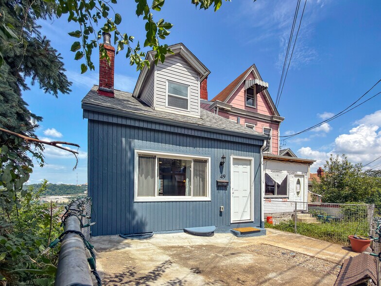 Building Photo - 49 Holt St