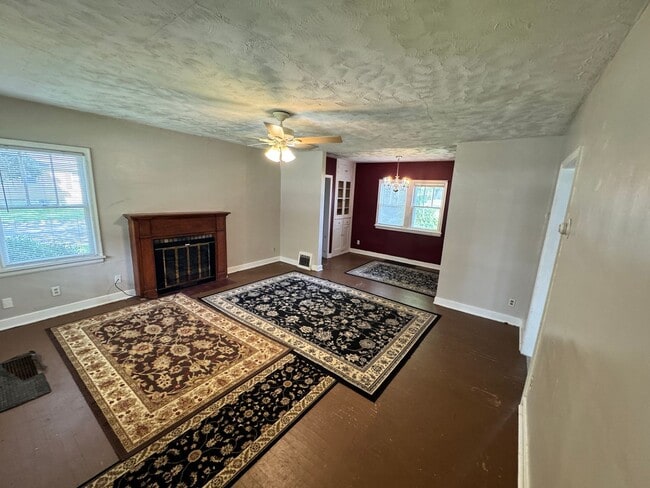 Building Photo - 1 Block from Campus & 3 blocks from Aggieville