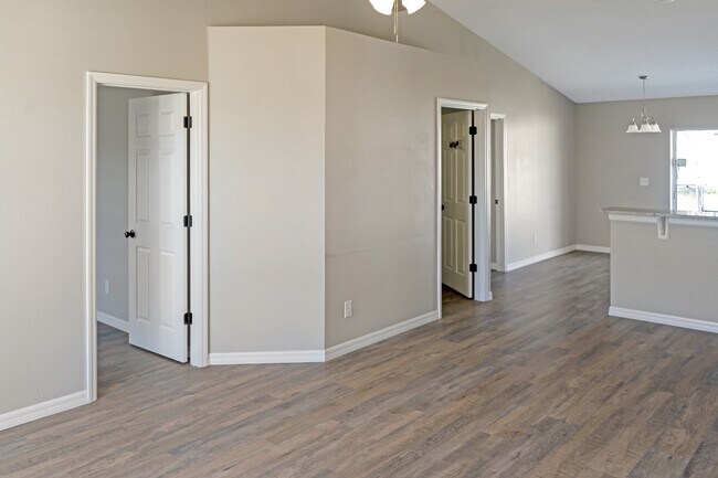 Building Photo - 1117 Peregrine St