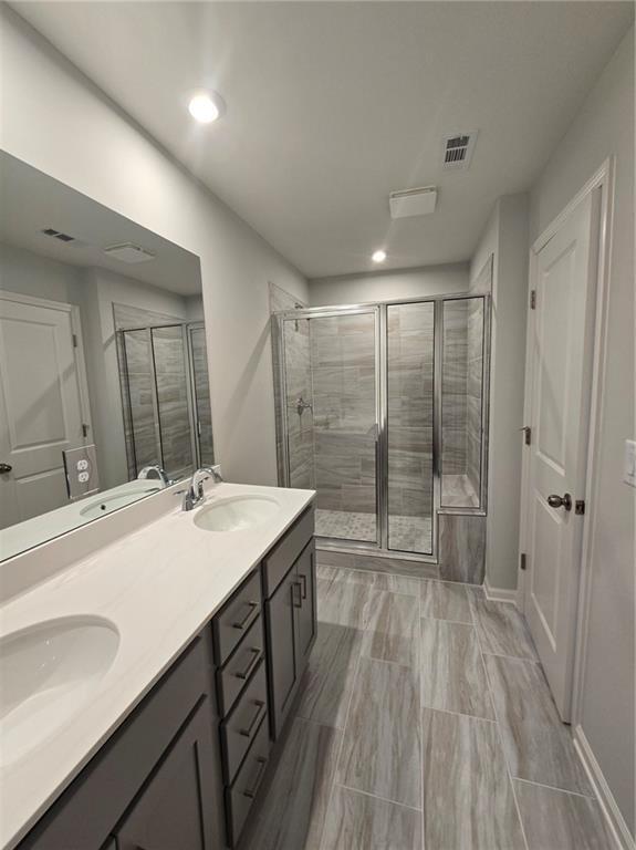 Building Photo - 3085 Cambridge Ml St