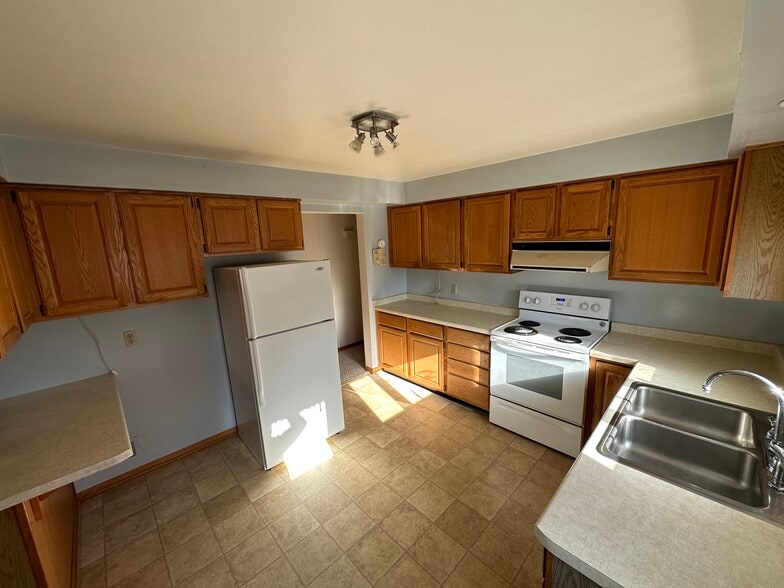 Building Photo - 906 S Christine St