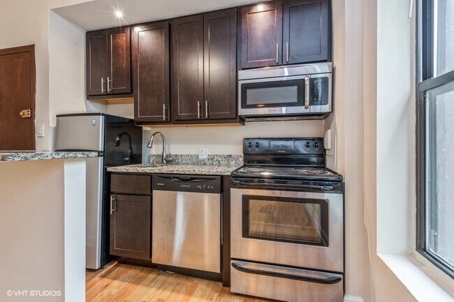 Building Photo - 1430 N Dearborn Pkwy