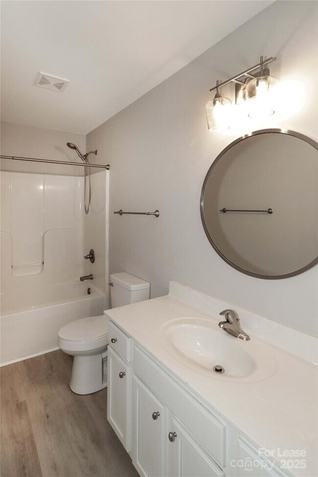 Building Photo - 915 Harbour View Cove NE