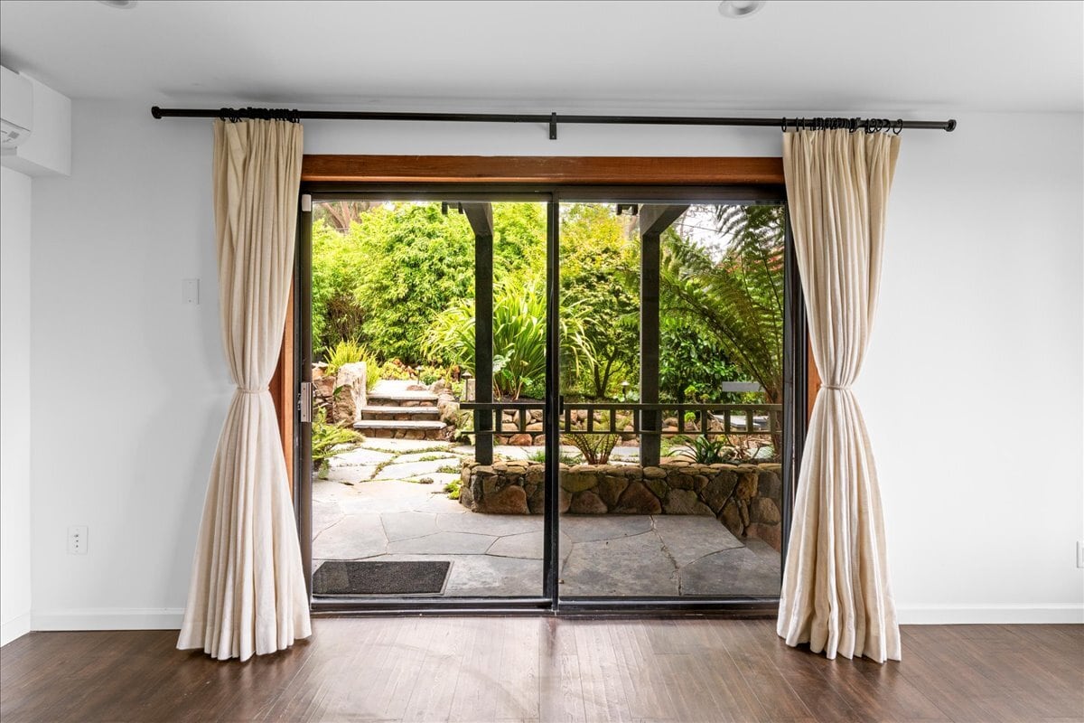 Living room separate enterence - 473 Panoramic Hwy