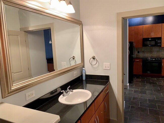 Building Photo - 1901 Post Oak Blvd