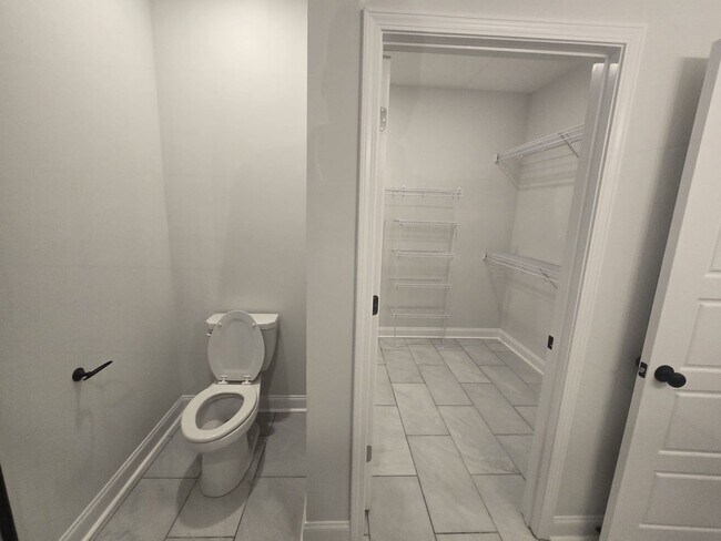 Building Photo - 509 N Halifax Ct