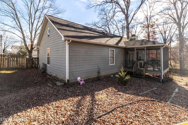 Building Photo - 1405 Wenlock Rd