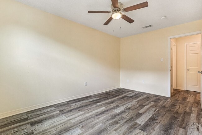Building Photo - Modern 2BR Townhouse-Style Apartment | 1,010 Sq. Ft. | Renovated Interior | Westbank Expressway L...