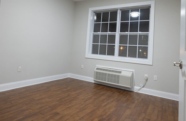 Building Photo - 316 51st St