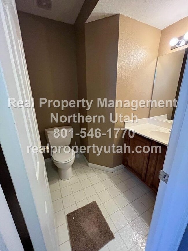 Building Photo - 3 Bedroom Layton Home Coming Available in ...