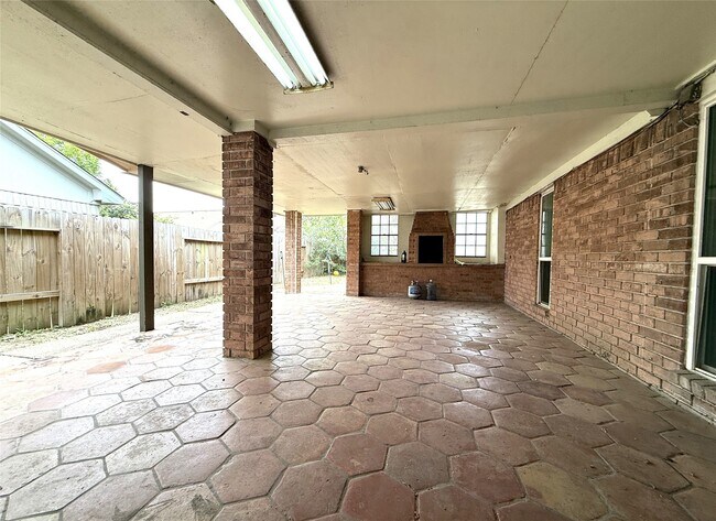 Building Photo - 11611 Stone Bridge Dr