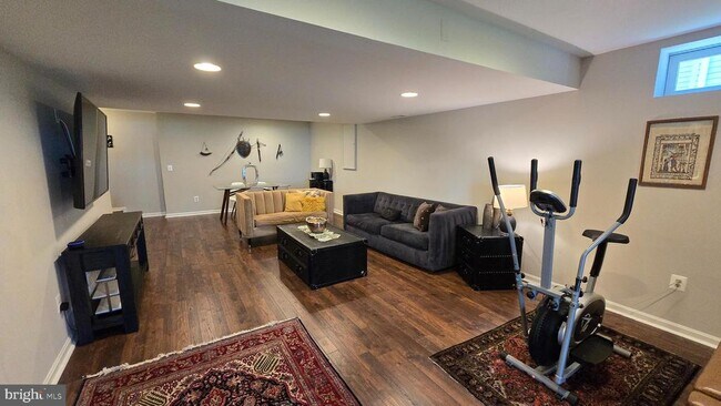 Building Photo - 47400 River Crest St