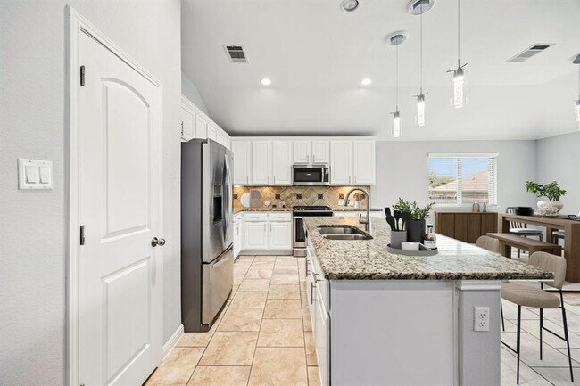 Building Photo - 140 W Highfield St