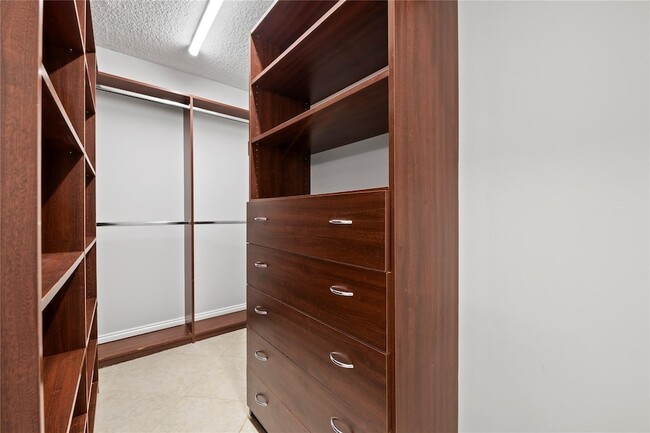 Building Photo - 3500 Galt Ocean Dr